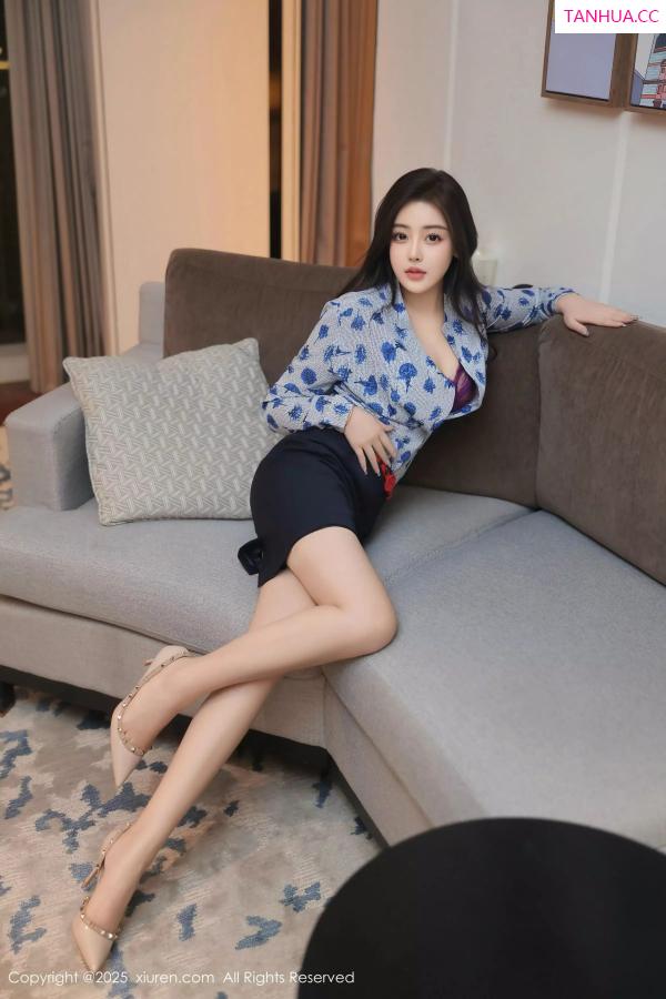 希雅  [XiuRen]高清写真图 2025.03.19 No.10041 希雅sia 丝袜美腿第16张图片
